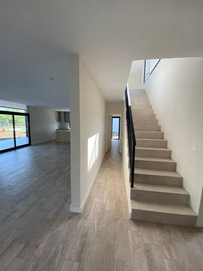 EXCELENTE CASA A ESTRENAR  EN PUERTOS-VISTAS - ESCOBAR